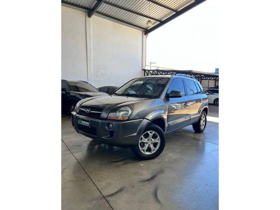 HYUNDAI TUCSON 2.0 MPFI GLS 16V 143CV 2WD FLEX 4P AUTOMÁTICO HYUNDAI TUCSON 2.0 MPFI GLS 16V 143CV 2WD FLEX 4P AUTOMÁTICO